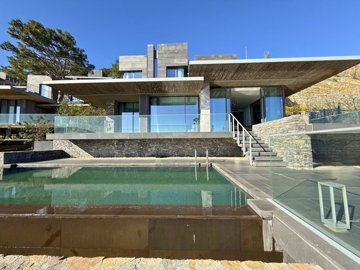 Sensational Seafront Villa In Bodrum For Sale - Exceptional villa with six bedrooms