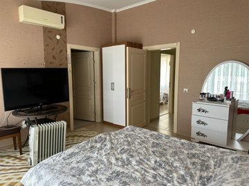 Apartment In Antalya For Sale Near The Beach In Kemer - Double bedroom with an ensuite shower room