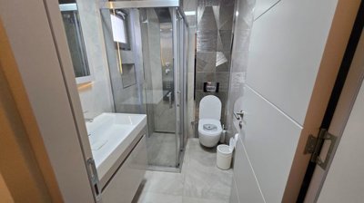 Luxury Villa With A Private Pool & Garden For Sale in Belek - Luxury shower room