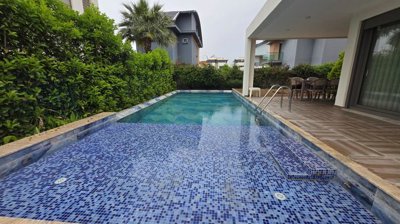 Luxury Villa With A Private Pool & Garden For Sale in Belek - Large private swimming pool