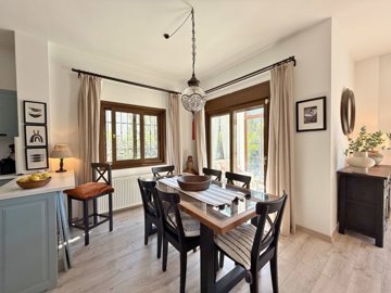 Outstanding Bodrum Villa For Sale - Dining space next to the kitchen