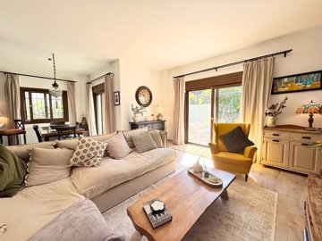 Outstanding Bodrum Villa For Sale - Bright and airy living space