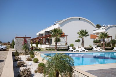 Stunning Side Investment Apartment - Complex view