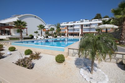 Stunning Side Investment Apartment - Complex view