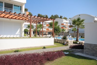 Stunning Side Investment Apartment - Landscaped gardens