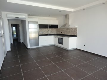 	 Brand new immaculate apartment Side - Spacious open plan living area