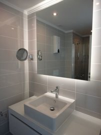 	 Brand new immaculate apartment Side - Modern bathroom fittings