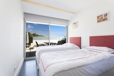 Side 2-Bed Luxury Penthouse - Bedroom 1