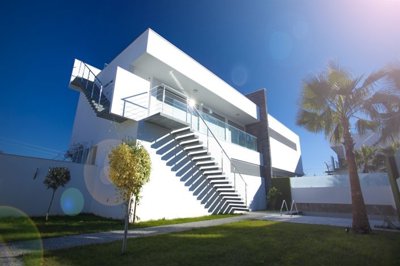 Side 2-Bed Luxury Penthouse - Private access