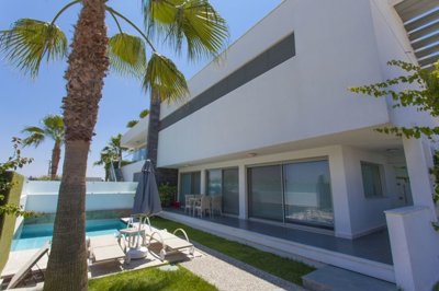 Side 2-Bed Luxury Penthouse - Pool