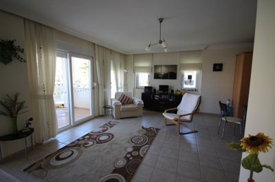 Spacious Apartment in Side For Sale - living area