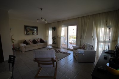 Spacious Apartment in Side For Sale - living area