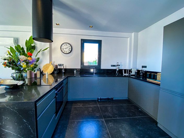 Image No.3-4 Bed Villa for sale