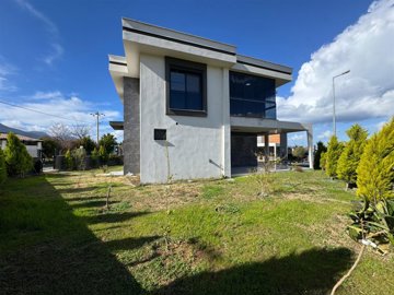 Detached Kusadasi Property For Sale With Nature Views - Large, well-maintained garden