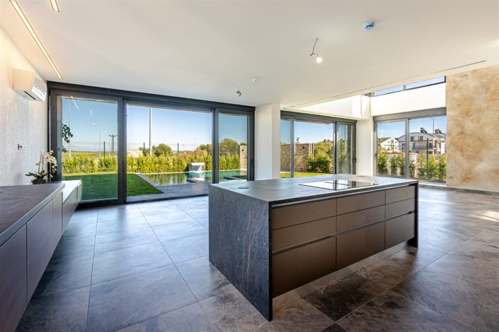 Image No.8-4 Bed Villa for sale