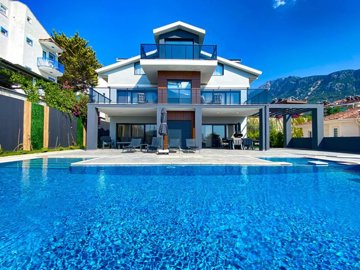 Incredible Fethiye Villa For Sale - Large private swimming pool