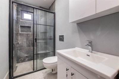 Three-Storey Villa For Sale in Belek, Antalya With A Private Pool - Large bathroom