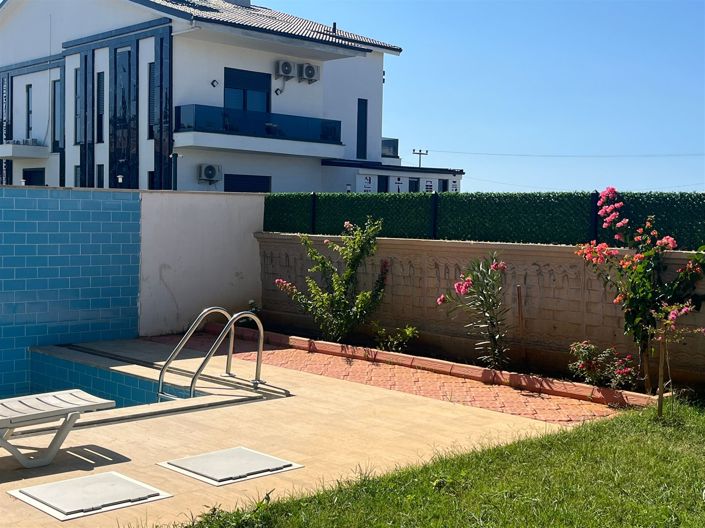 Image No.2-5 Bed Villa for sale