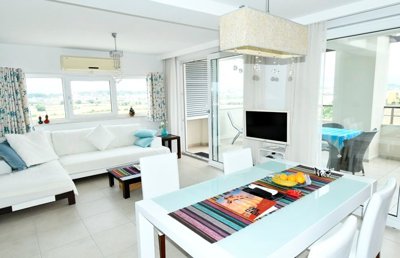 Immaculate Property For Sale In Side - Dining area to the lounge