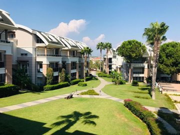 Delightful Garden Apartment For Sale In Side - Beautiful communal gardens