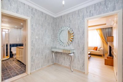 Seafront Apartment For Sale In Alanya - Stunning wide entrance hallway