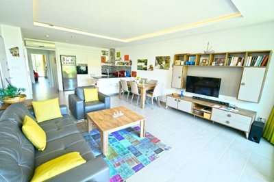 Ready-To-Move Property For Sale In Manavgat, Antalya - Open-plan living area