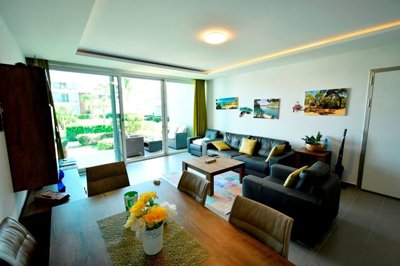 Ready-To-Move Property For Sale In Manavgat, Antalya - Lounge with terrace and garden access