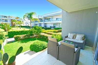 Ready-To-Move Property For Sale In Manavgat, Antalya - Apartment's terrace and garden