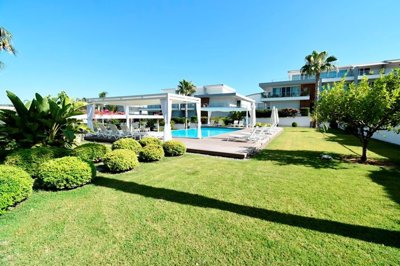 Ready-To-Move Property For Sale In Manavgat, Antalya - Landscaped gardens