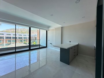 Exceptional Property For Sale In Alanya – Open-plan living space and balcony