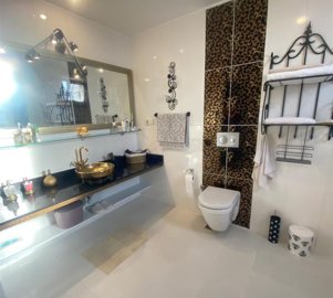 Furnished Two-Storey Villa For Sale in Belek, Antalya - Luxurious bathroom