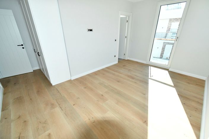 Image No.17-3 Bed Apartment for sale