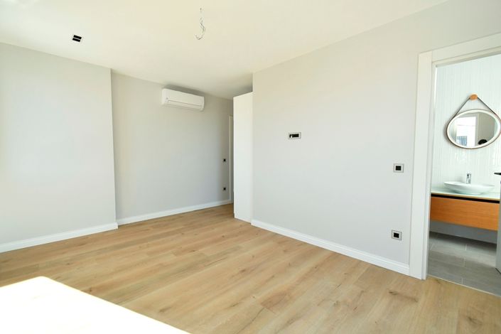 Image No.18-3 Bed Apartment for sale