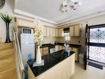 Sizeable Semi-Detached Villa For Sale In Didim – Kitchen with an island