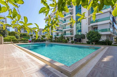 Immaculate Alanya Apartment In Kestel For Sale - Communal swimming pool and terraces
