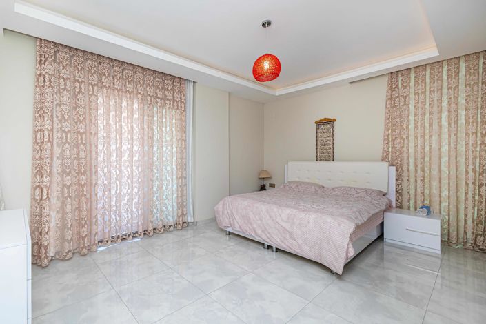 Image No.14-3 Bed Apartment for sale