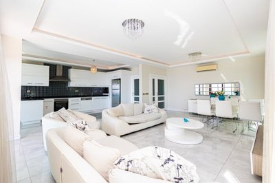 Immaculate Alanya Apartment In Kestel For Sale - Lounge to the kitchen