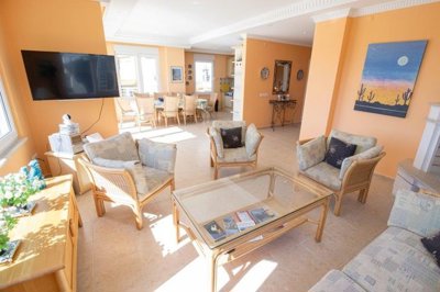 Ready-To-Move Investment Property For Sale In Alanya - Lounge through to the kitchen