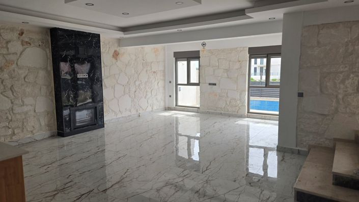 Image No.3-3 Bed Villa for sale