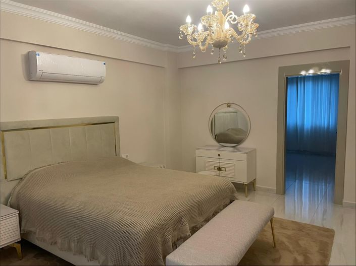 Image No.14-8 Bed Villa for sale