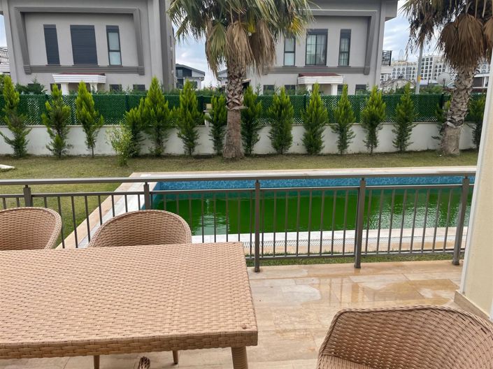 Image No.2-8 Bed Villa for sale