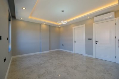 Glamorous Villa For Sale In Belek With Luxury Private Facilities - Large bedroom with an ensuite bathroom