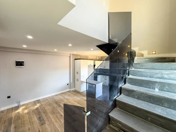 Incredible Belek Apartment In Antalya For Sale - Staircase to the upper floor