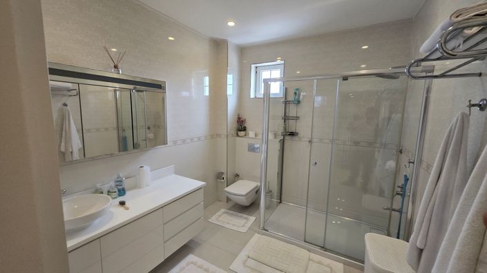 Image No.15-5 Bed Villa for sale