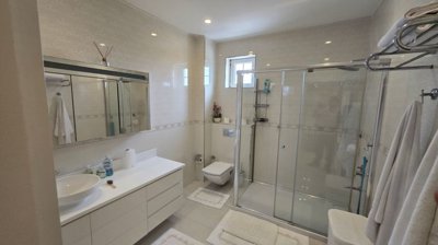 Opulent Belek Villa With A Private Pool & Spa Facilities For Sale Near Golf Courses - Luxury bathroom