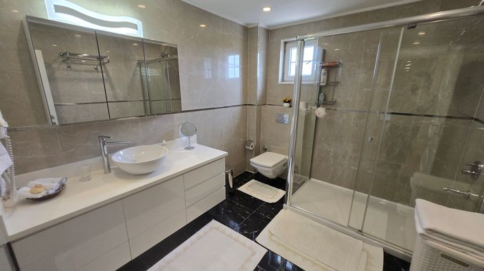 Image No.20-5 Bed Villa for sale