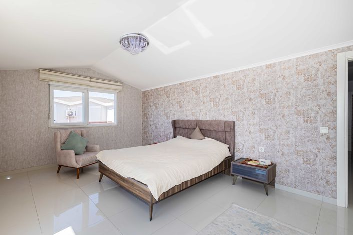 Image No.18-4 Bed Penthouse for sale