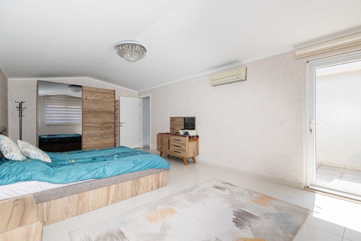 Image No.24-4 Bed Penthouse for sale