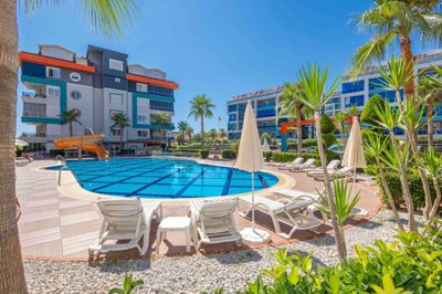 Sea & Castle View Alanya Penthouse For Sale - Large sunbathing social terraces