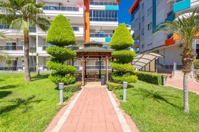 Sea & Castle View Alanya Penthouse For Sale - Social gardens and seating areas